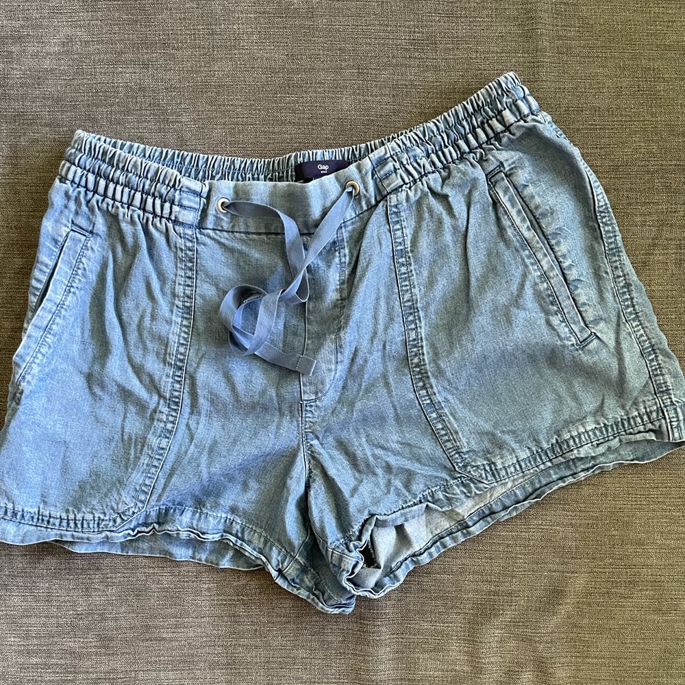 Gap pull on chambray shorts
